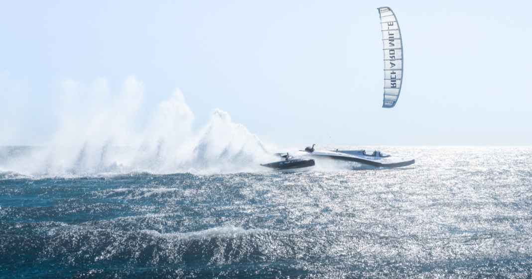 Jagd-auf-Speedrekord-SP80-knackt-100-km-h-Marke-mit-Kite-Trimaran