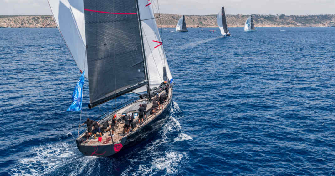 Superyacht-Cup-Palma-Leichte-Winde-und-enge-Rennen-am-ersten-Tag
