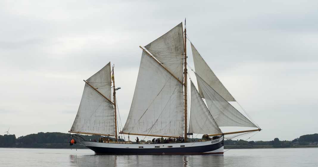 Traditionssegeln-f-r-alle-Segelt-rn-verbindet-Azubis-ber-L-ndergrenzen-hinweg