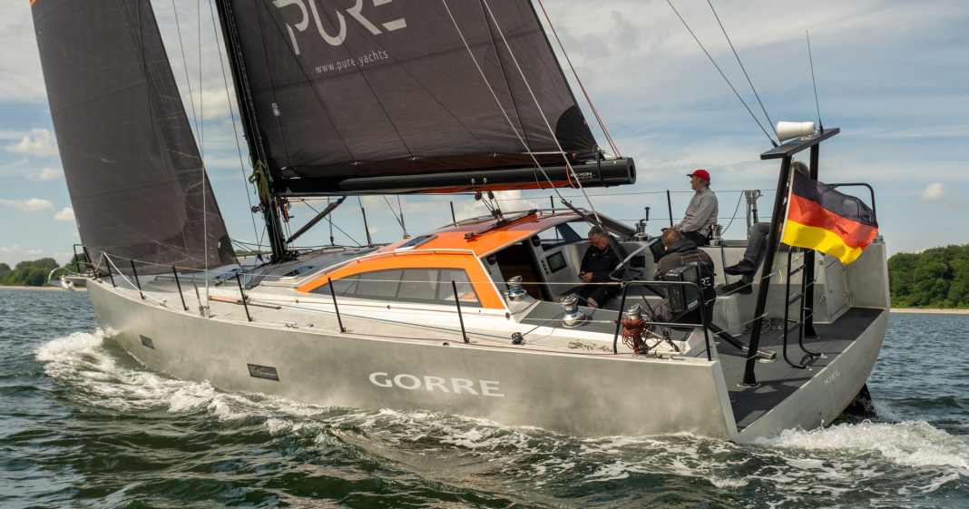 Pure 49: Explorer also goes fast: nimble aluminium yacht with lifting ...