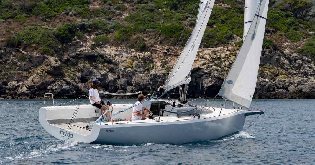 Comuzzi-C-32-Transformation-vom-Sportboot-zum-Daysailer