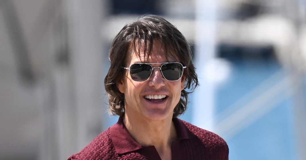 Actionheld-Hollywood-Star-Tom-Cruise-ordert-eine-Swan-108