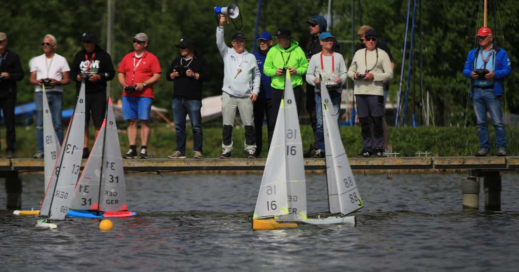 RC-Segeln-Deutscher-Meister-der-IOM-Klasse-am-D-mmer-See-gek-rt