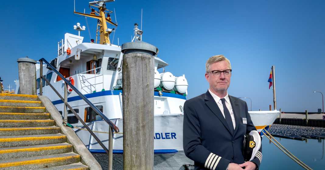Neue-Podcast-Folge-Abschiednehmen-auf-See-so-verl-uft-eine-Seebestattung