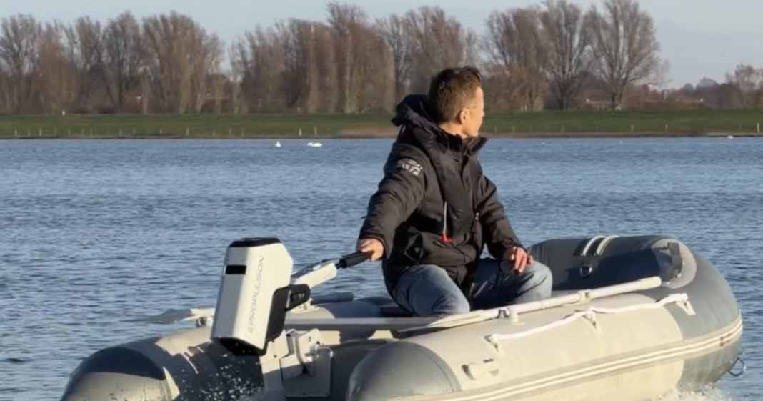 Antrieb-Spirit-2-von-Epropulsion-kompakten-Elektro-Au-enborder-mit-Boost-Modus