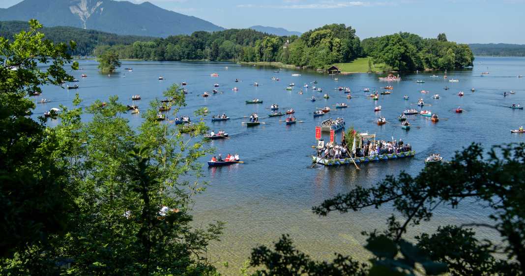 Fronleichnam-Prozessionen-auf-dem-Wasser