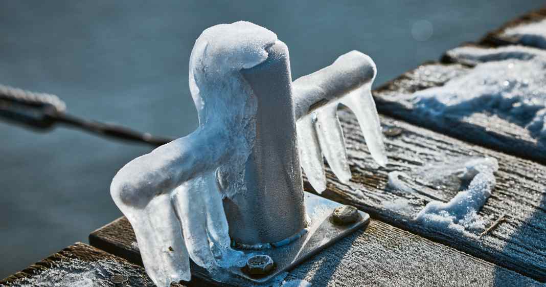 Faszinierende-Winter-Bilder-Eiszeit-im-Segelrevier