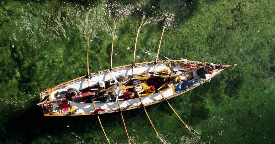 Longboat-Epic-Wenn-der-T-rn-in-einem-offenen-Boot-Lebensschule-wird