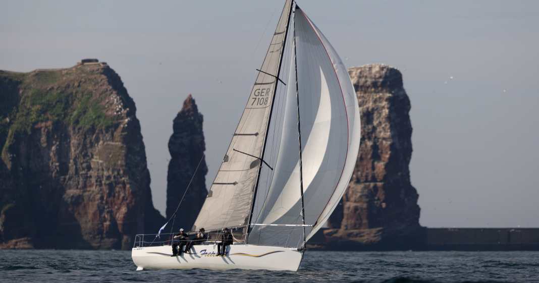 Nordseewoche-100-Jahre-Rund-Helgoland-1500-Segler-in-Sicht