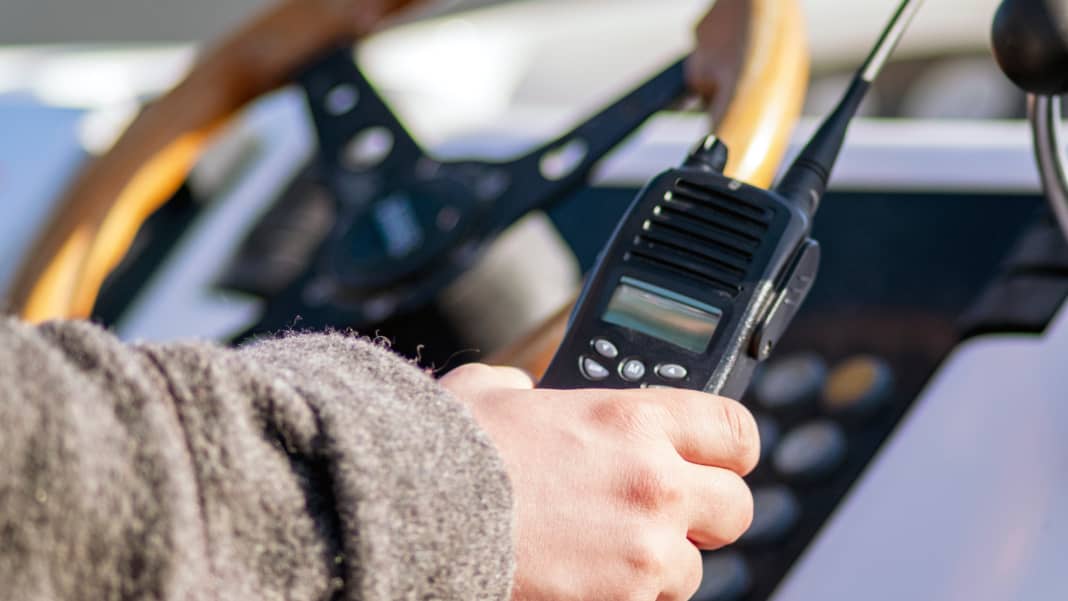 Walkie Talkie: Die ganze Crew auf einer Wellenlänge vier Geräte im