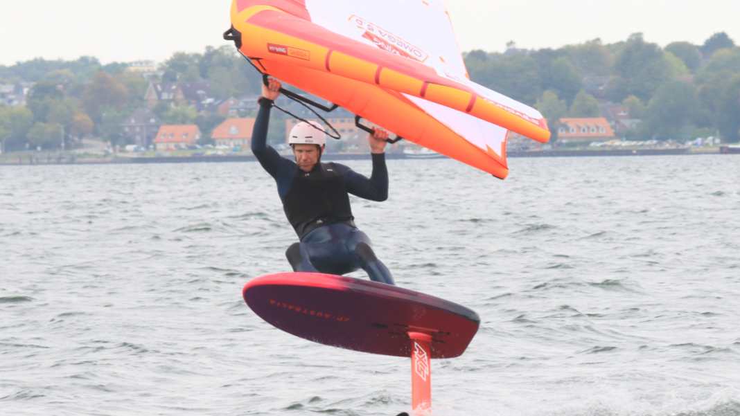 Foils: High speed, mega glide - the Axis ART V2 on test | SURF