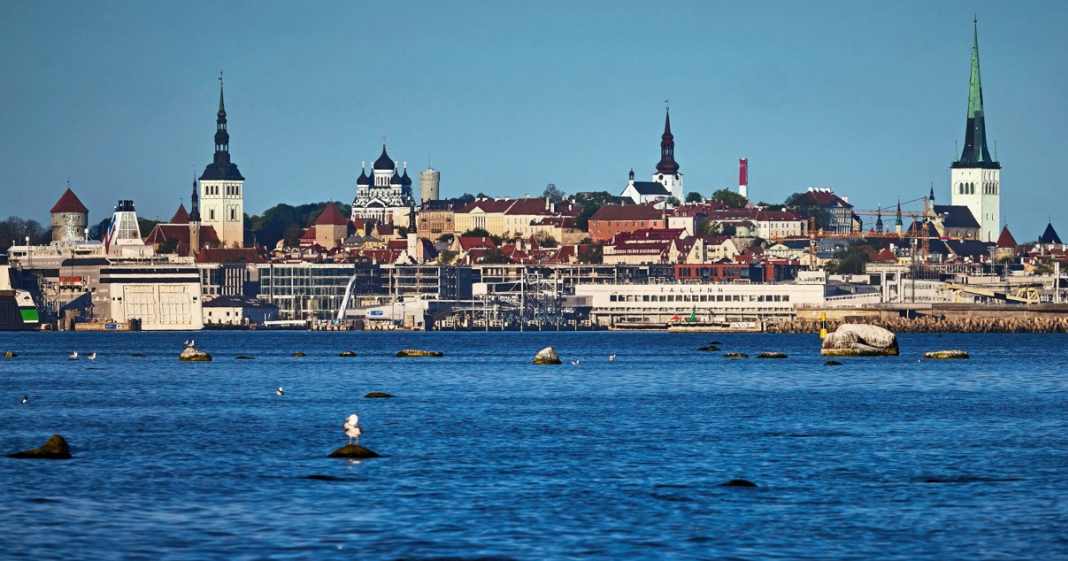 Estland-T-rnziel-Tallinn-Vom-Mittelalter-in-die-Moderne