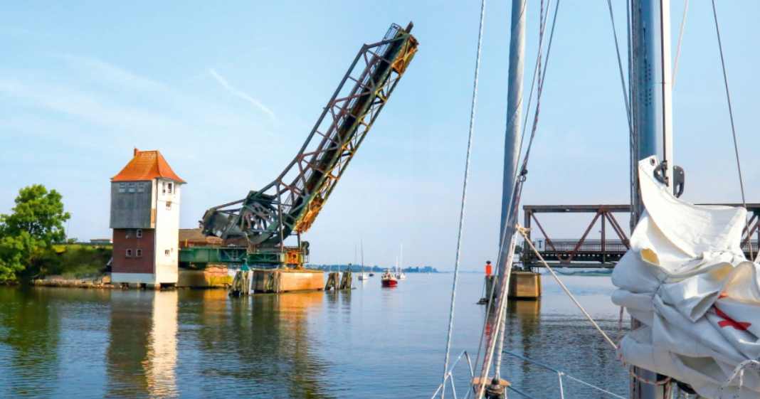 Schlei-Br-cke-Lindaunis-dicht-von-November-bis-April