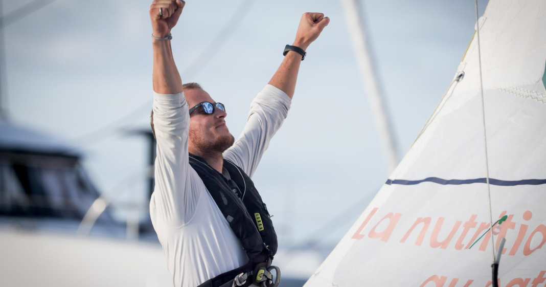 Mini-Transat-Alles-vorbei-in-zwei-Sekunden-David-mit-Notrigg-im-Ziel