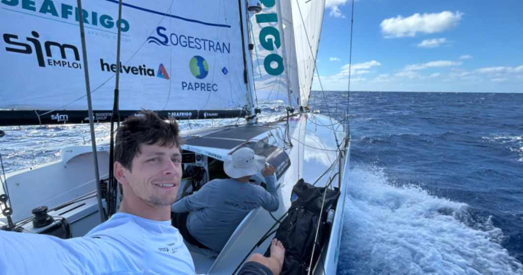 Transat-Caf-L-Or-Das-Nord-S-d-Duell-Hochspannung-in-der-Class40