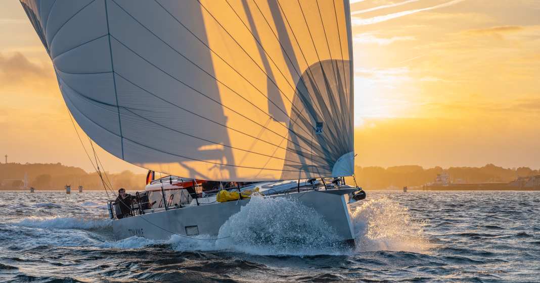 Pure-Yachts-Erste-Alu-Deckssalonyacht-aus-junger-Kieler-Werft
