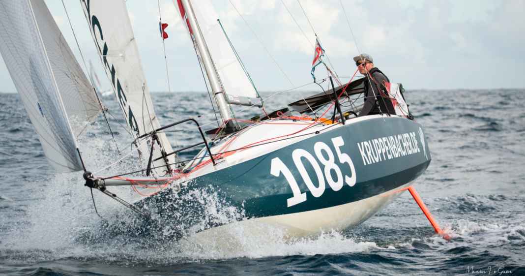 Mini-Transat-Endlich-frei-Minis-nehmen-Fahrt-auf-Lenz-vorne-dabei