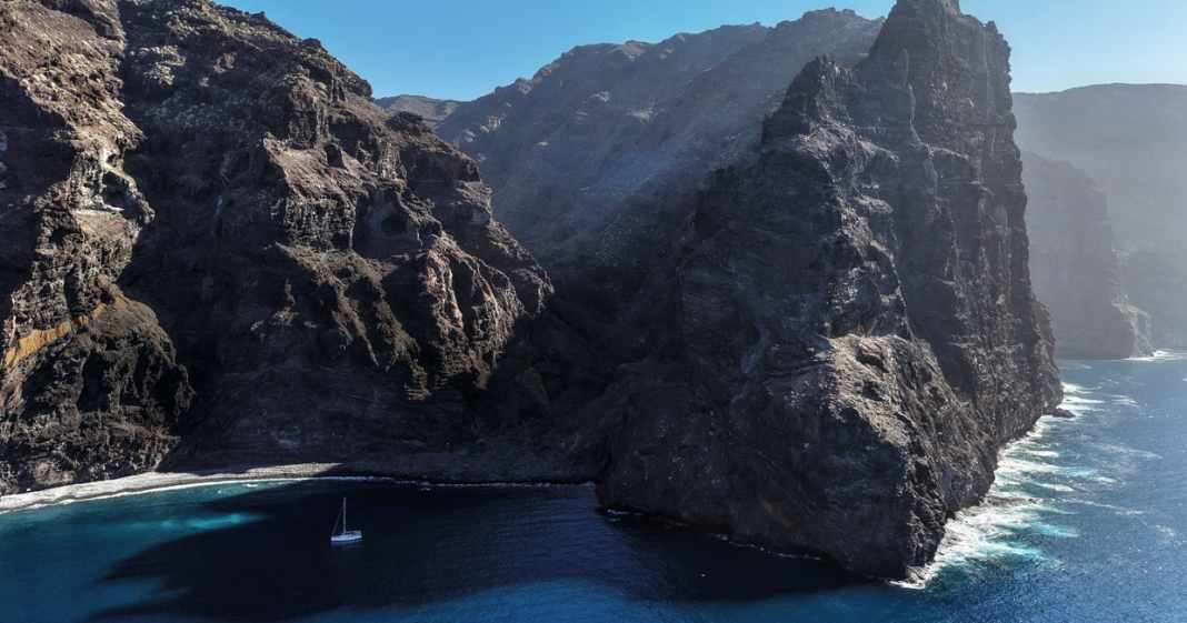 Kanarische-Inseln-Teneriffa-Im-Schatten-der-Giganten