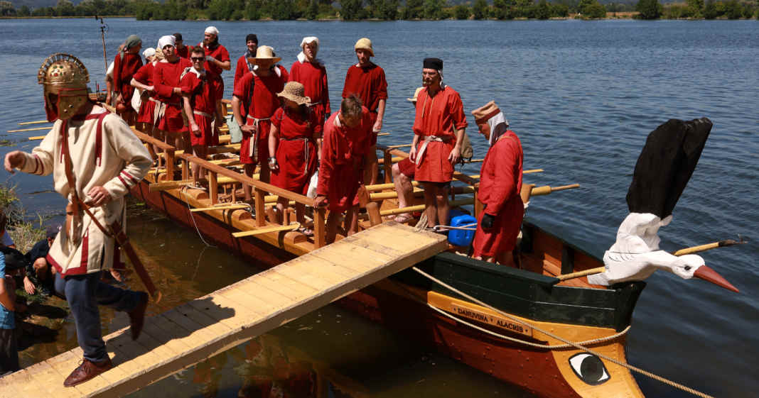 Auf-den-Spuren-der-Antike-2-000-km-im-R-merboot-bis-ans-Schwarze-Meer