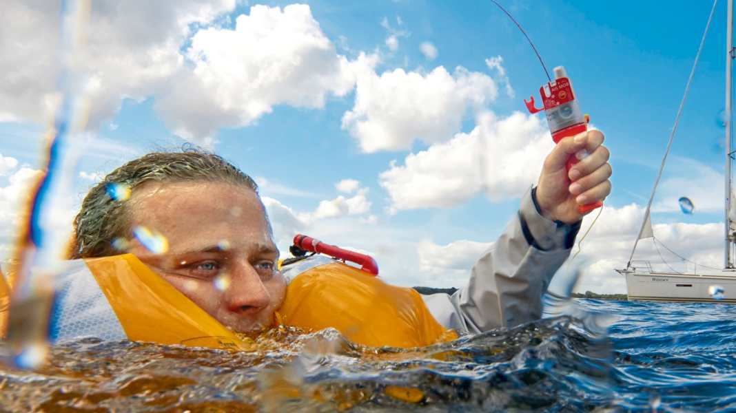 Distress at sea: System overview of emergency transmitters - raise the alarm, search and find