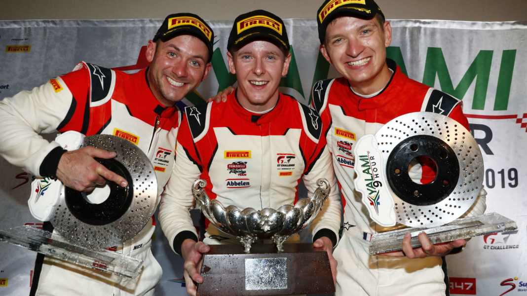 Intercontinental GT Challenge: Porsche dominiert den Abschluss: Erfolg auf den letzten Metern