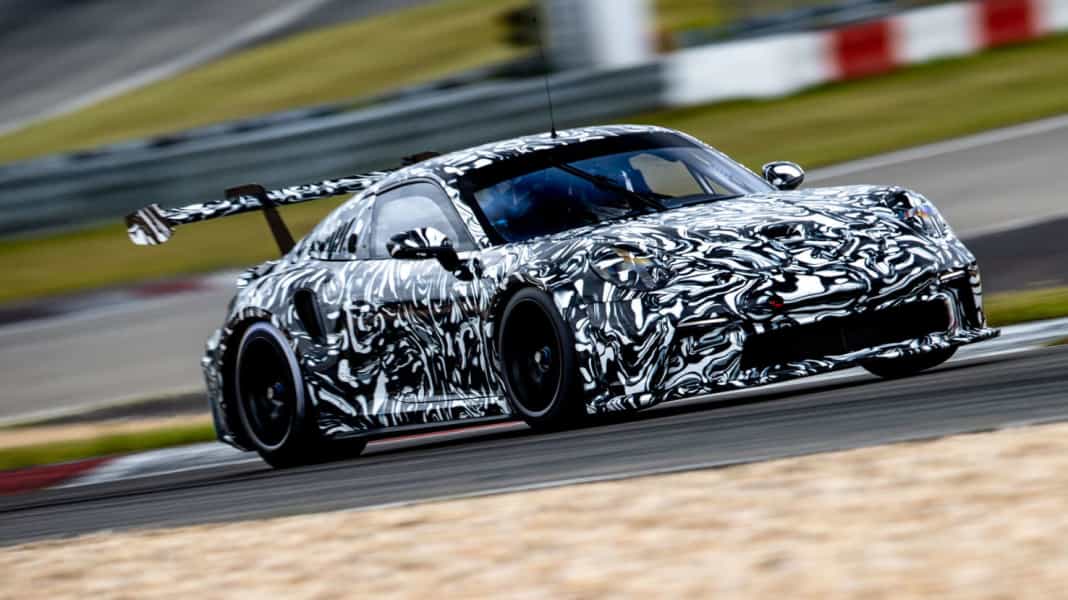 Neuer Porsche 911 GT3 Cup getarnt auf Testfahrt: Erlkönig auf dem Nürburgring