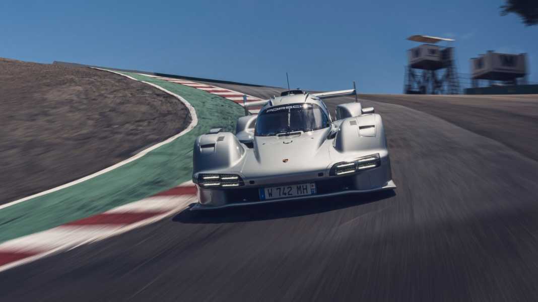 Roger Penske erstmals im Porsche 963 RSP: Einzelstück mit seinen Initialen