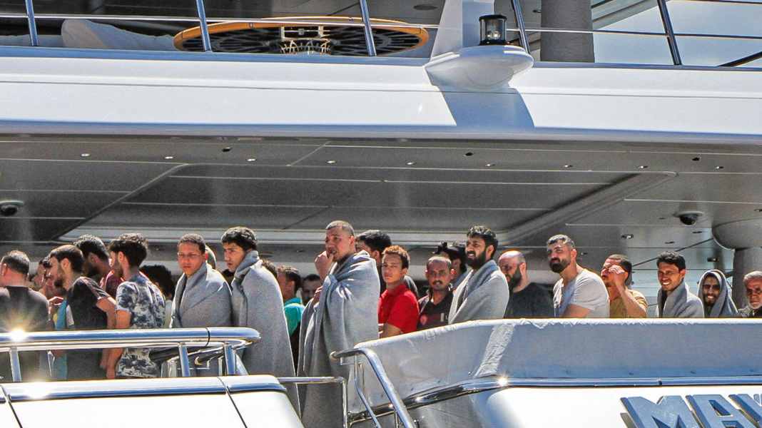 Recht: Was ist zu tun, wenn Sie mit Ihrer Yacht auf ein Flüchtlingsschiff treffen?