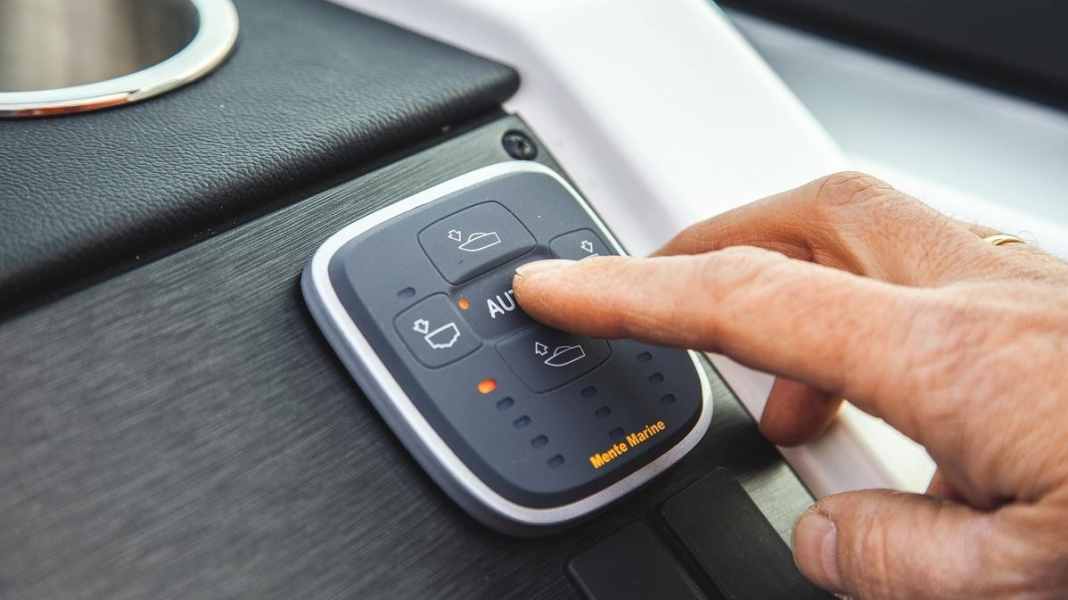 Accessories and technology: Automatic trim system - Keep fit