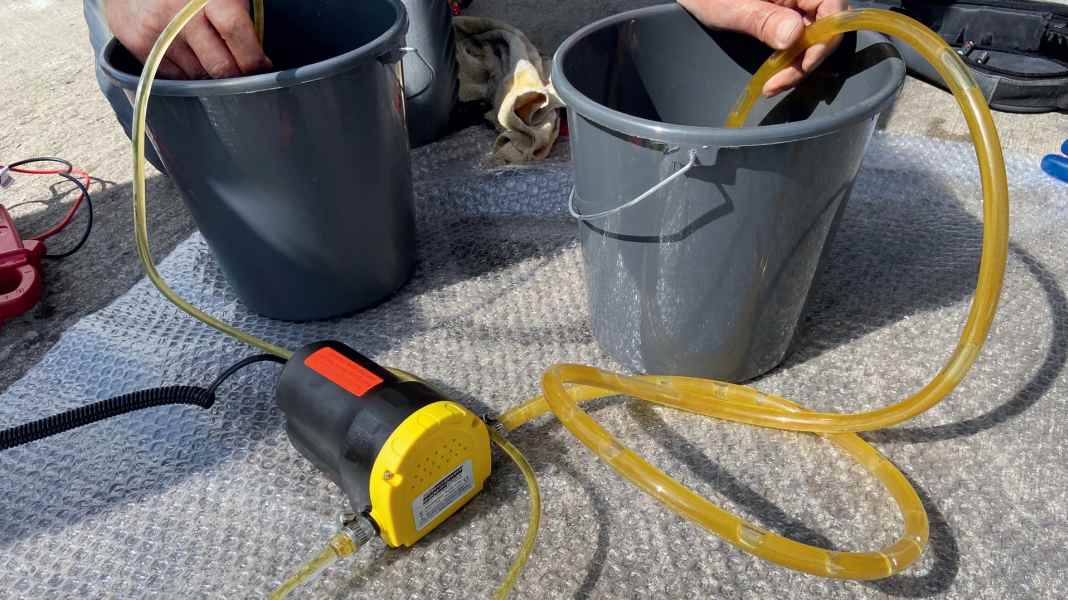 Season start special: Special pumps - changing oil in no time at all