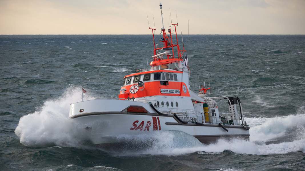 Rettungseinsatz: Havarie bei Überführung - Seenotretter-App hilft bei Ortung