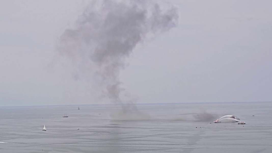 Sea rescuers in action: Burning barge off Warnemünde - crew rescued