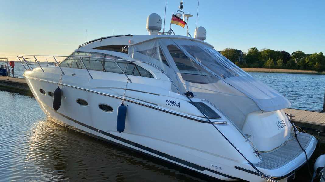 200.000 Euro Schaden: Motoryacht aus Stadthafen Rostock gestohlen – Zeugen gesucht