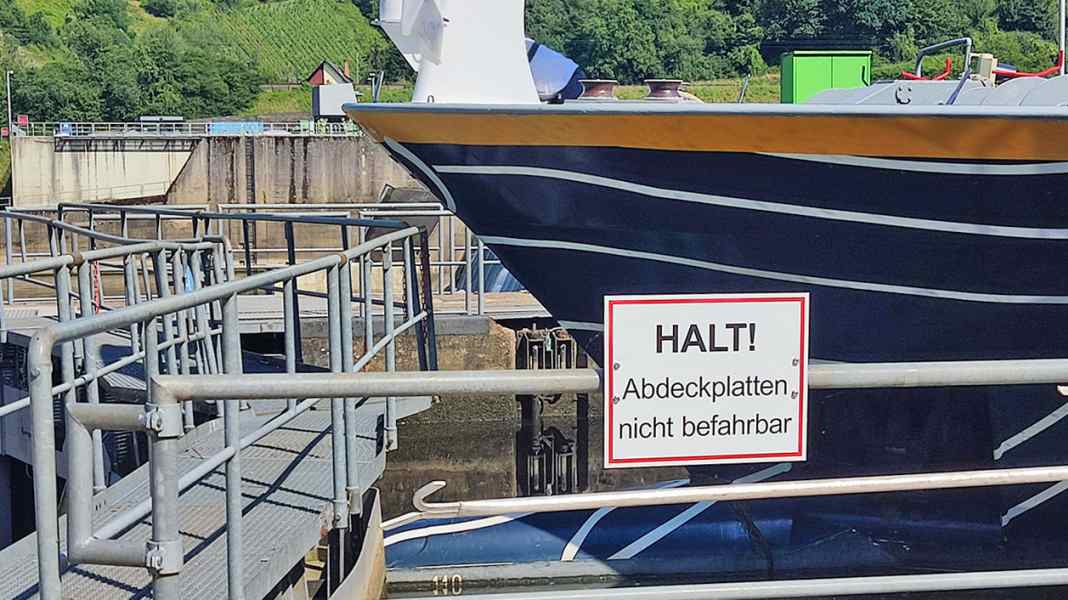 Mosel: St. Aldegund - Sperrung nach Kollision mit Schleuse