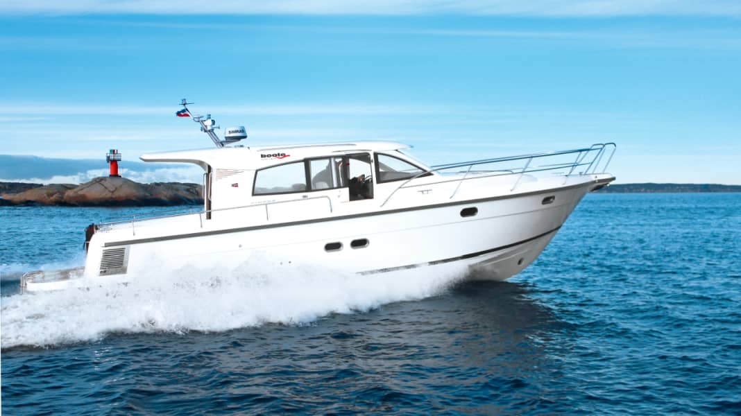 Test: Nimbus 405 Coupé - Coupé-typical: Nimbus new 405 has asymmetrical side decks