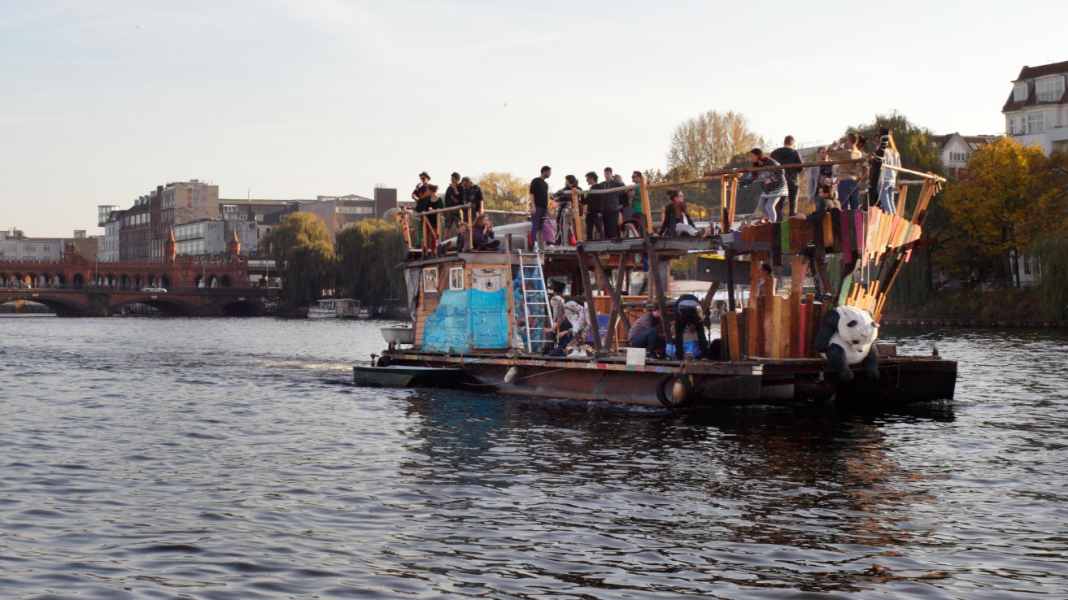 Partyboote in Berlin: Streit um Lärmbelästigung auf dem Wasser