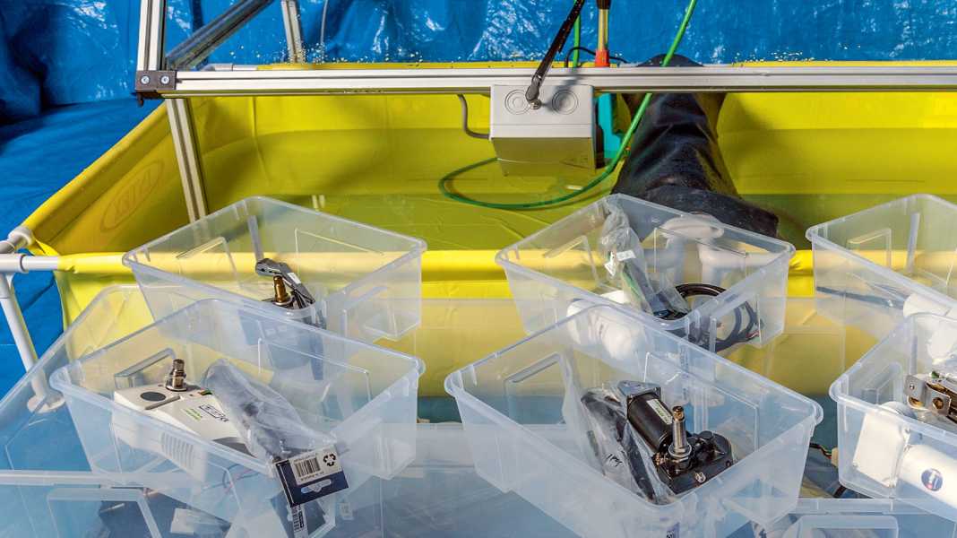 Test: Windscreen wipers - Only one failed