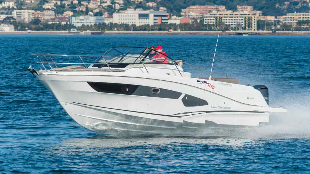 Test: Jeanneau Cap Camarat 10.5 WA - Sporty family boat from France