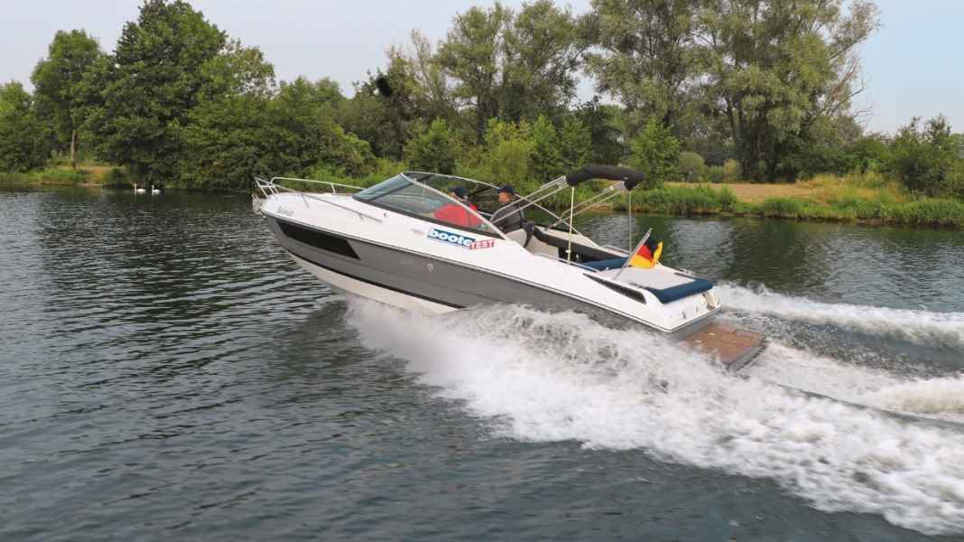 Test: Day cruiser with inboard motor - Hellwig Vido V790 Cabin IB