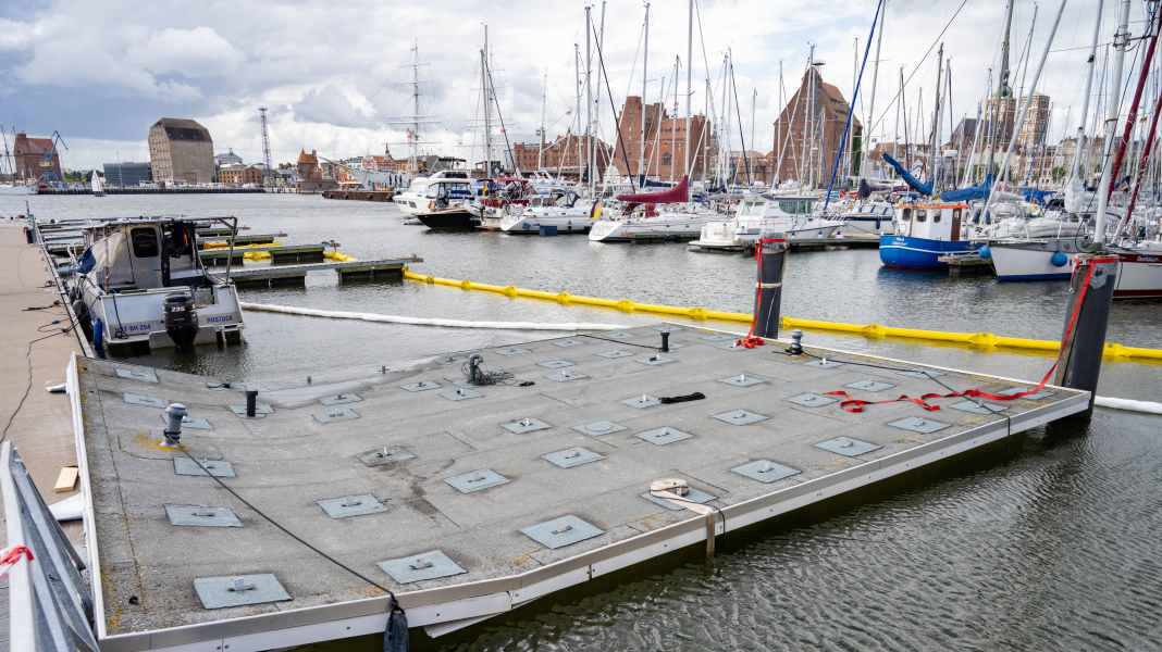 Citymarina Stralsund: Sanitärhäuschen am Gastliegersteg gesunken