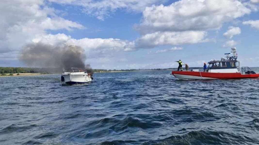 Seenot: Brennendes Motorboot sinkt vor Fünen