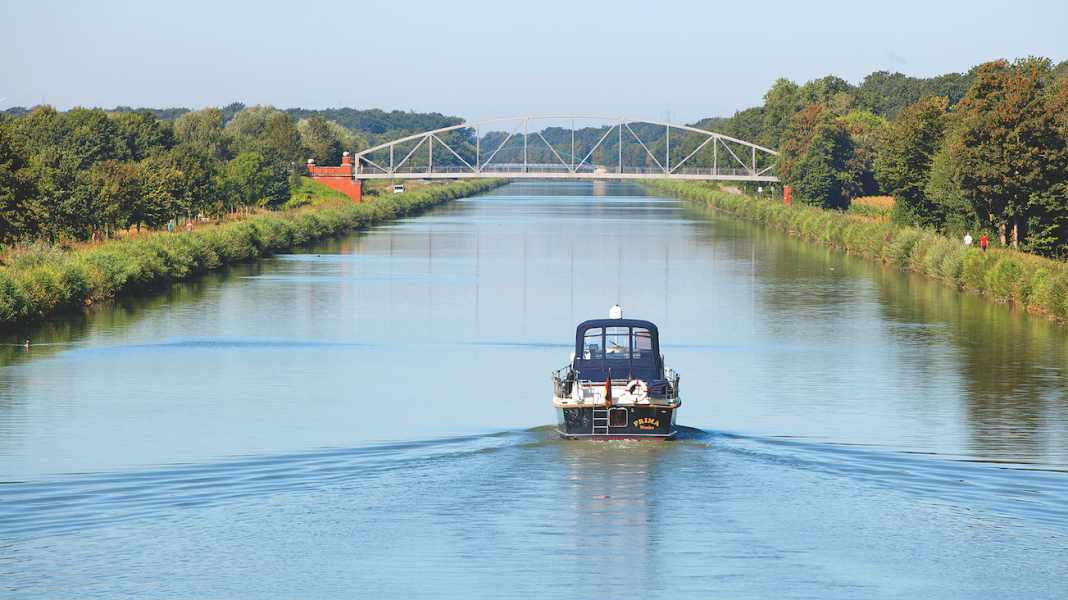 Charter & area: Mittelland Canal - 325 km