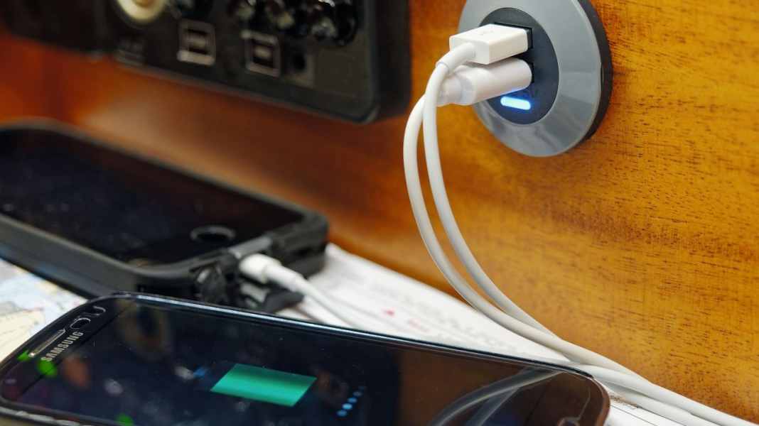 Technik: USB-Steckdosen - Saft fürs Smartphone