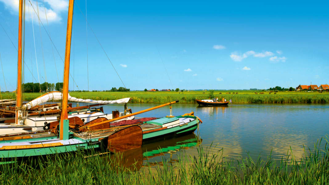 Travelling through the Netherlands: Province of Friesland - By boat through Friesland