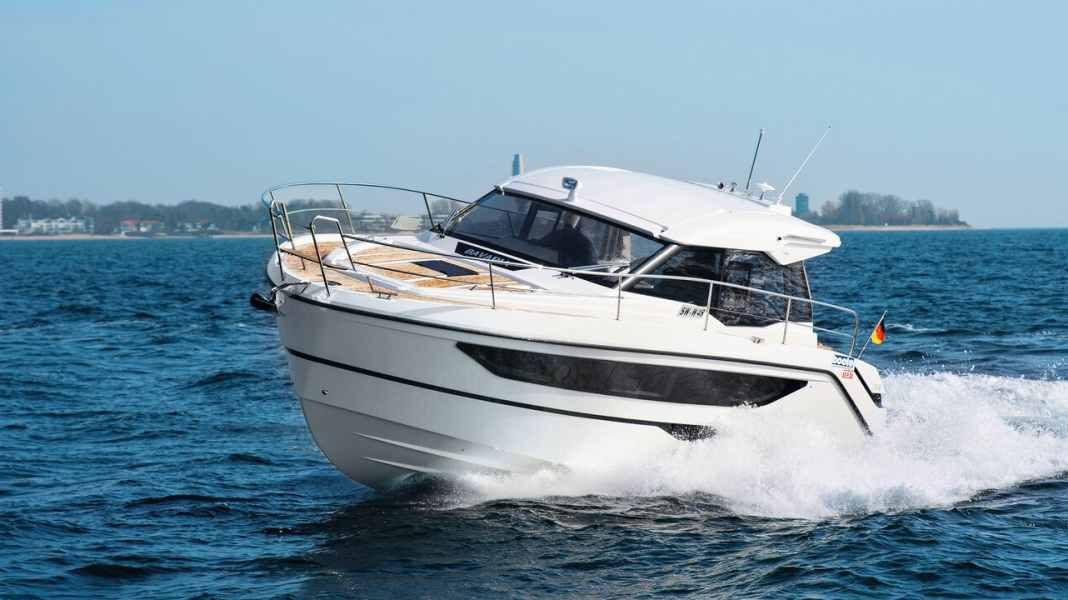 Test: Bavaria SR36 - Sportlichkeit und Tourenkomfort