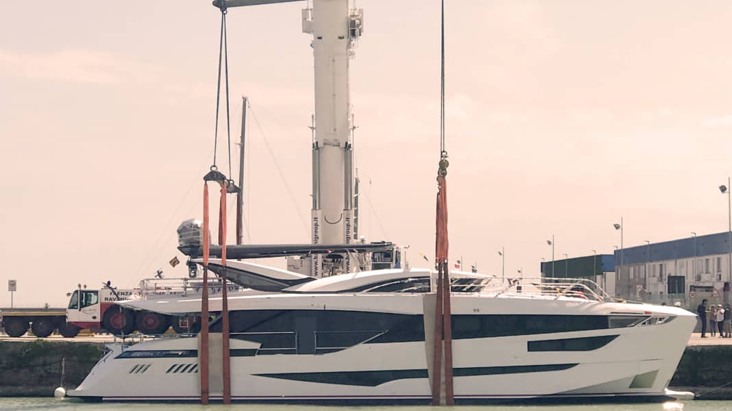 Dominator Yachts launchte „Kalliente"