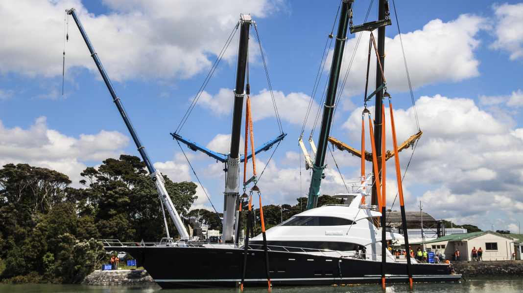 Carbon giant for deep-sea fishing