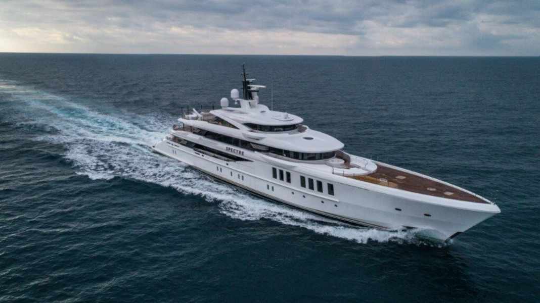 Benetti hands over "Spectre"