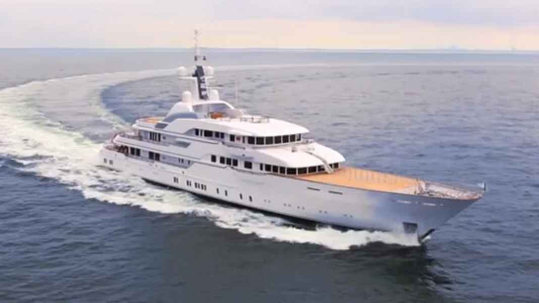 Video: Die 78,50 Meter lange "Hampshire II" in Fahrt