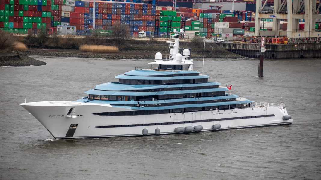 "Jubilee" in refit at Blohm+Voss